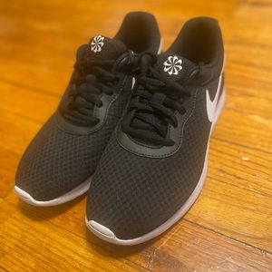 Nike Men Tanjun Shoe Sz 7.5